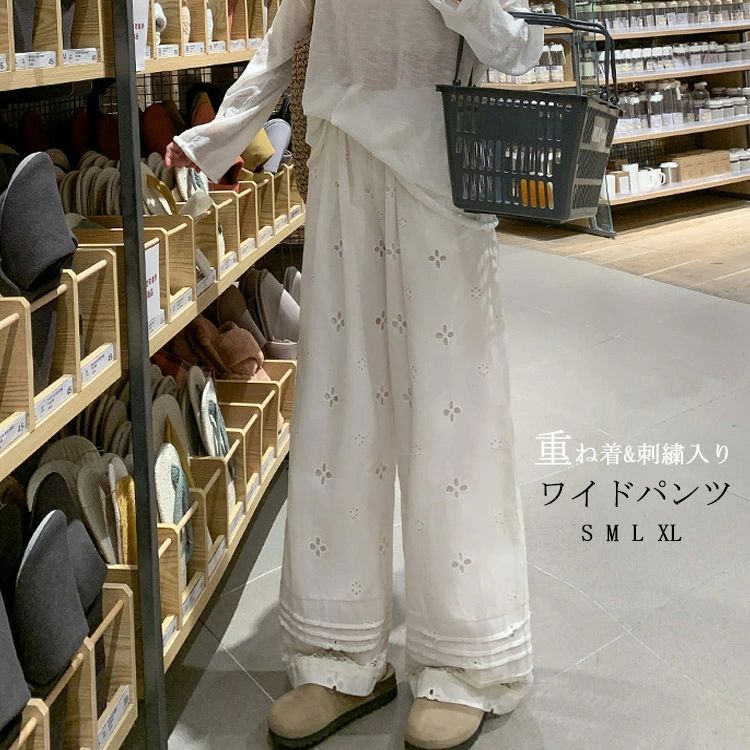 商品情報商品名ワイドパンツ レディース レース 夏 ペチパンツ ロング イージーパンツ ハイウエスト 花柄 裾レース パンツ ボトムス ズボン 長ズボン ワイド ロングパンツ ウエストゴム 重ね着 刺繍入り ロング丈 大きいサイズ 体型カバー 涼しい 薄手 着痩せ カジュアル シンプル 薄い素材0カラーホワイトサイズS|M|L|XL生産国中国包装について環境保護の観点から、「簡易包装」を推進しております 明細書について当店ではエコロジーと個人情報流出防止のため、ご指示の無い限り明細書を発行しておりません。 明細書を発行ご希望の場合は個別に承らせていただきます。お手数おかけいたしますが、ご注文時に備考欄に明細書発行希望の旨、ご入力ください。配送について当店は複数の保管倉庫を契約しており、複数商品をご注文の場合、商品保管倉庫により、それぞれ出荷する場合があります。時間指定は下記よりお選びいただけます。午前中、14-16時、16-18時、18-20時、19-21時在庫に関するお知らせ当社では複数店舗を運営し他店舗でも販売しております為、万一、商品の品切れ等によりお届けできない場合、 またはお届けが遅れる場合がございます。その際には当方よりメールにてご連絡を差し上げま すが、あらかじめご了承下さいますようお願い致します。注意※1-3cmの誤差がございまいますので、あらかじめご了承ください。※長時間濡れたままで重ねて置いたり、摩擦(特に湿った状態での摩擦)や、汗や雨などでぬれた時は他の衣料等に移染する場合がございますのでお気を付け下さいませ。また洗濯の際は移染する場合がございますので、他の物とは分けて洗って下さいませ。※素材の特性上、洗濯やクリーニングにより多少縮んだり、斜行(商品全体がねじれて見える状態)が生じる事がございます。※お取り扱い前に、商品付属タグの記載もご確認下さい。ワイドパンツ レディース レース 夏 ボトムス パンツ 超目玉商品 S M L XL