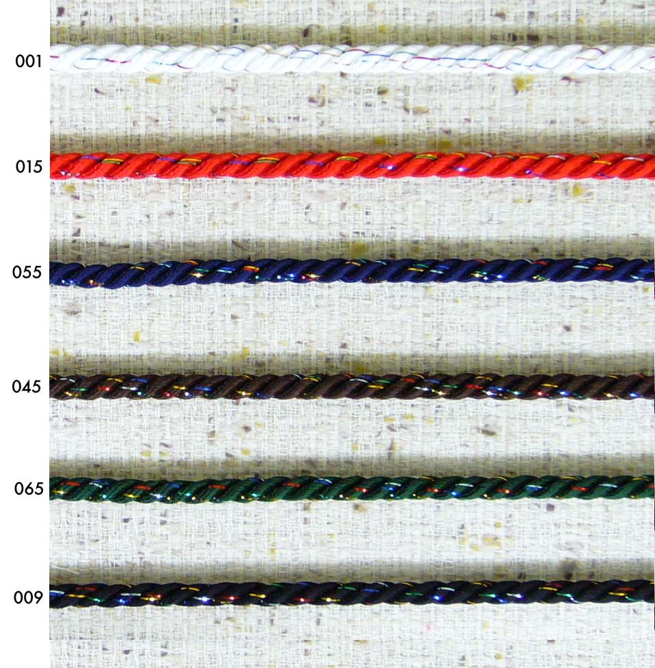 色とりどりのラメフィルムを散りばめたカラフルツイストコードです。 *日本製*Size（幅） 約4mm Material (素材) レーヨン97％ ポリエステル3％ How to buy(購入について) 数量はm単位になります。1m単位でお買い求めください。 1巻巻数 20m 1巻ご購入割引 ご注文数量欄に上記1巻巻数を入力してください。 メーター価格の50％割引とさせていただきます。1巻巻数端数は、通常m単価となります。（トップページの1巻ご購入割引をご参考ください。） ※システムの都合上、自動返信メールでは割引価格は表示されませんので、追って当店より割引価格を連絡させていただきます。 Notes (注意) 画面上と実物では多少色具合が異なって見える場合もございます。 ロットにより多少の色・サイズの違いが生じる場合や表示サイズと多少異なる場合があります。 ご了承ください。