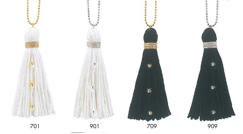 Size（幅） 約50mm Material (素材) タッセル：レーヨン 真鍮・ポリエステル・ガラスビーズ使用 How to buy(購入について) 数量は1ヶ単位になります。1ヶ単位でお買い求めください。 Notes (注意) 画面上と実物では多少色具合が異なって見える場合もございます。 ロットにより多少の色・サイズの違いが生じる場合や表示サイズと多少異なる場合があります。 ご了承ください。レーヨンタッセルをガラスビーズで飾りました。 キーホルダーや小物向けアクセサリーにお勧めの商品です。 *日本製*