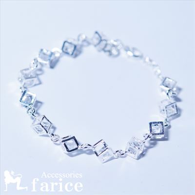 フレームキューブinクリアホワイトブリリアントカットビーズ レディースブレスレット【アジャスター調..