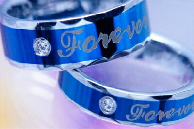 【永遠の愛】メッセージ クリアキュービックジルコニア装飾 メタルブルーカラー ダイヤモンドカット・エッジライン ステンレス ペアリング【7mm幅or5mm幅/個別売り・ペアはプレゼントBOX付き】