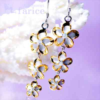 プルメリア(花)3連グラデーションドロップデザイン クリアキュービックジルコニア装飾 イエローゴールドペアカラー 花びらマット加工&縁取り銀光沢仕上げ レディー...