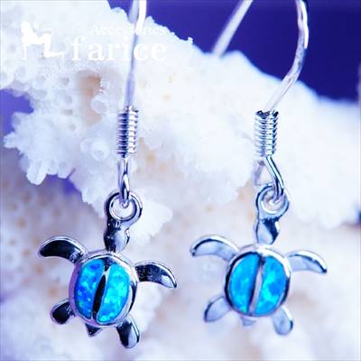 ホヌ(海がめ)モチーフ ブルーオパール装飾 甲羅シングルフレームデザイン レディース ハワイアンジュエリー シルバー925 アメリカンフック ピアス【カメ/縦10mm】