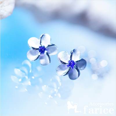 一輪プルメリア(花) アメジストカラーキュービックジルコニア装飾 花びらライン光沢仕上げ レディース ハワイアンジュエリー シルバー925 スタッドピアス【花/...