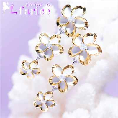 プルメリア(花)3連グラデーションドロップデザイン クリアキュービックジルコニア装飾 イエローゴールドペアカラー 花びらマット加工&縁取り銀光沢仕上げ レディー...