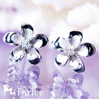 一輪プルメリア(花) 3クリアキュービックジルコニア トライアングル装飾 花びら白マット加工&縁取り銀光沢仕上げ レディース ハワイアンジュエリー シルバー92...