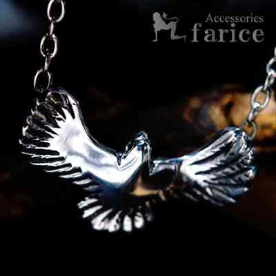 イーグル(鷲)モチーフ 羽ばたくウイング(翼)デザイン 光沢銀鏡面仕上げ&裏面フェザー彫り メンズ イン..