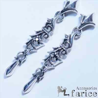 リリー＆アラベスク揺れる3連デザイン ブラックキュービックジルコニア シルバージュエリースタッドピ..