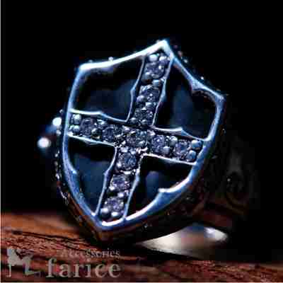 ラグジュアリー シールドクロス サイドラインストーンキュービックジルコニアシルバーリング
