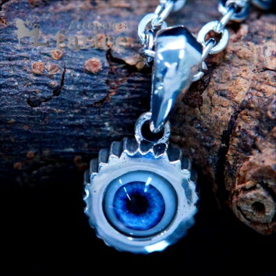 ★商品のサイズ★ 【全長/バチカンを含む】約16mm 【本体】直径/約8mm×厚み/約4mm 【目玉】直径/約5mm 【重さ】約1.2g ★素材★ シルバー925★男女問わず人気の高い目玉&ギアを組み合わせた個性的且つインパクト十分のデザイン★小型サイズですので女性の方にもお勧めです★あずきチェーン付き★裏面には『925』の刻印入り★ご自身で着けるのはもちろん誕生日や記念日のプレゼントにぜひオススメです