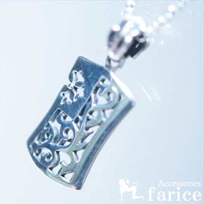 アラベスク(ツタ模様)透かし彫り&フラワーポイント外反り IDプレートシルバーペンダント (メンズ＆レデ..