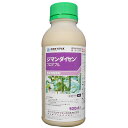 ジマンダイセンフロアブル 商品特長 ■ジチオカーバメート系の保護殺菌剤で、植物体上に付着して主として胞子発芽を強く抑制する事により病原菌の侵入を阻害し、殺菌効果を発揮します。 ■園芸殺菌剤として幅広く使用されているジマンダイセン水和剤のフロアブル製剤です。　水和剤に比べ果面の汚れが大幅に軽減できます。 　展着剤を加用する事で、より一層の汚れ軽減ができます。 ■特に、トマト・疫病、きゅうり・べと病、きく・白さび病にに優れた予防効果を発揮します。 ■ミツバチやマルハナバチなどの有用昆虫に対する影響が少ない薬剤です。　