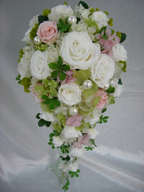 プリザーブドキャスケードブーケ（白メインに少しピンク）