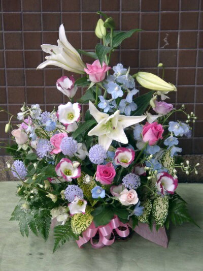 カサブランカメインやさしいパステルカラーアレンジのサムネイル