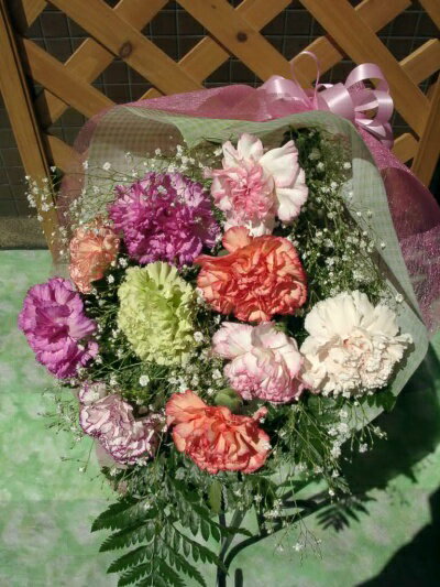 大輪カラフルカーネーション花束（M）のサムネイル