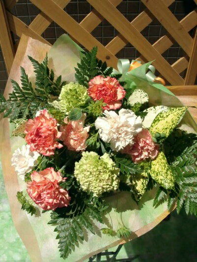 大輪カラフルカーネーション花束（M） ＜黄色、オレンジ系＞のサムネイル