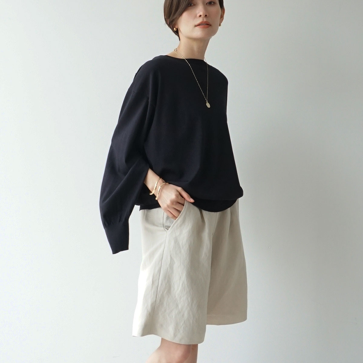 袖スリット開きファインニット ニット セーター 春 夏 ブラック 黒 ホワイト 白 スリット開き ポンチョ風 代官山 FASHFREN
