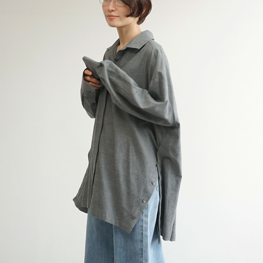 ビンテージ風スリットブラウスのサムネイル