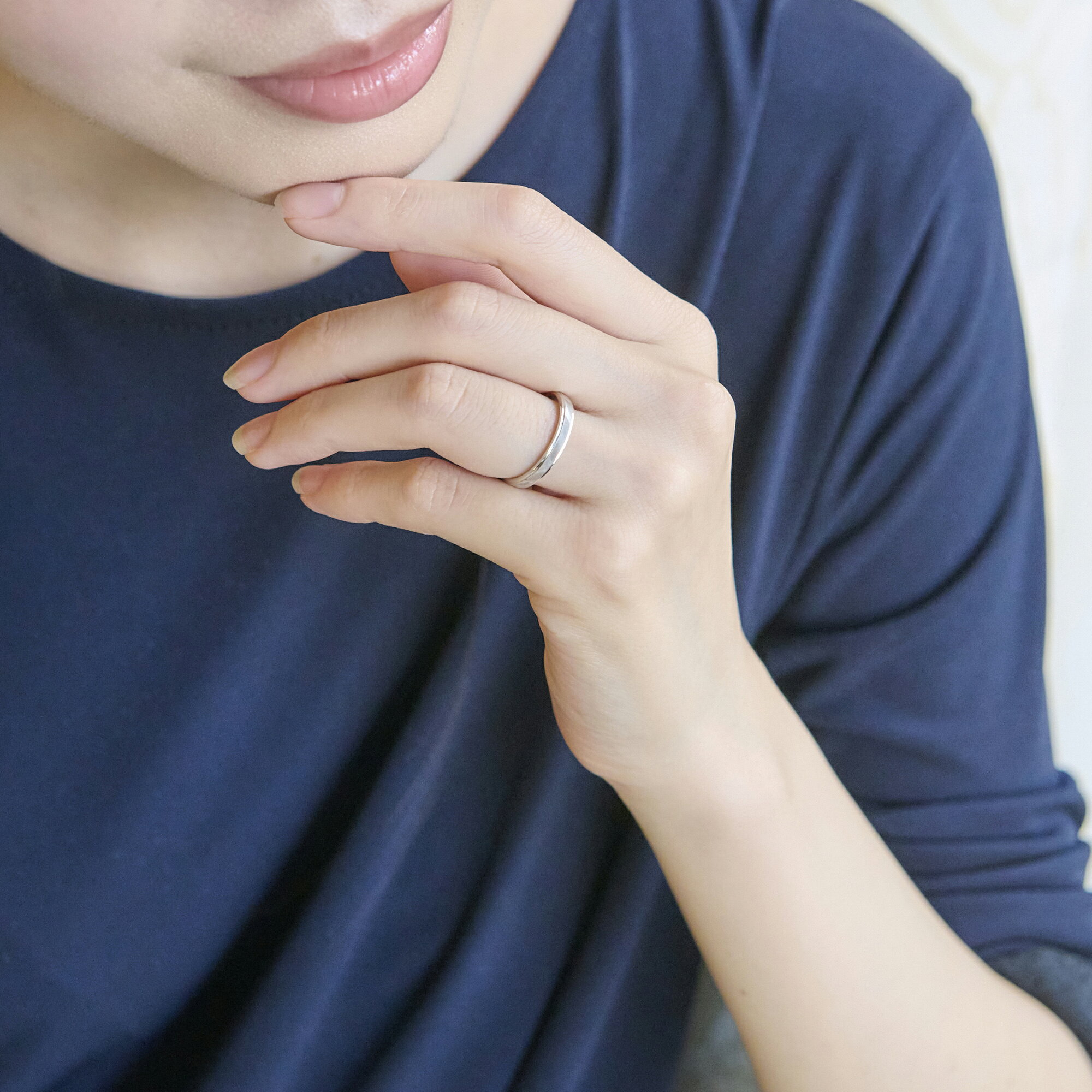 THE KISS 公式ショップの【結婚指輪】【ラッピング無料】【刻印無料】【THE KISS Anniversary】 プラチナ マリッジ リング THE KISS ザキッス リング・指輪 誕生石 7061123151-P セット シンプル 男性 女性 2個セット アニバーサリー｜アングル2