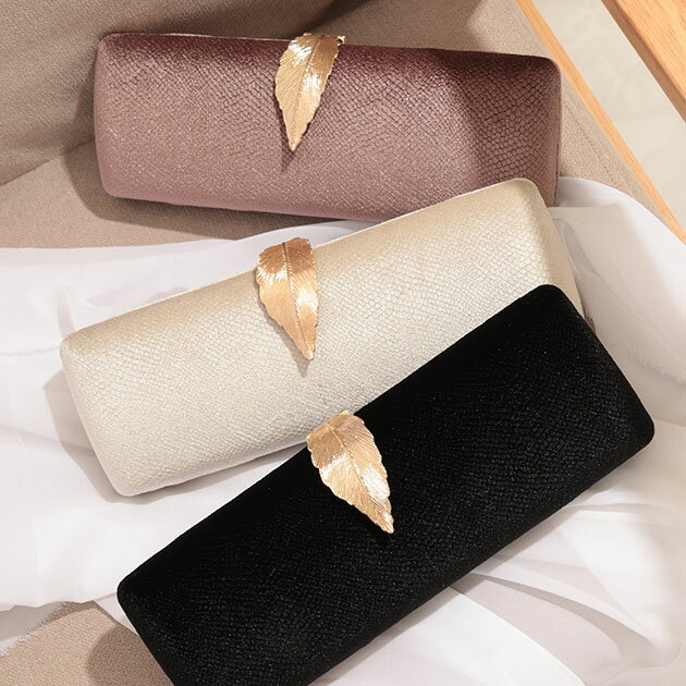 メタリック リーフ バックル付き スティック バッグ 女性 レディース クラッチ ハンド ショルダー チェーン ハード 葉っぱ ボタニカル ゴールド コンパクト スリム シンプル 大人 上品 きれいめ ブライダル 結婚式 セレモニー 和装