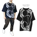 商品情報商品説明Unisex T-Shirt- Japanese Design -ユニセックス　Tシャツ- 日本 和風デザイン -迫力のある達摩（だるま）の顔デザインTシャツ程よくワイドで男女兼用で着こなせます心地よい綿素材で快適だるまの顔が大きく描かれたインパクトのあるTシャツ縁起の良いだるまを身に付けて福を招く一枚にダルマ（達摩）は七つ転ぶと八つ起きる 縁起の良い置物黒のだるまは、黒字を招くことから「商売繁盛」「事業繁栄」の意味がありますプリント部分はやや立体的なフロッキープリントバックスタイルは無地和風過ぎないのでカジュアルに着ることができる重ね着ファッションを楽しめますベーシックなブラックで着回し力抜群ゆったりファッションに合わせやすいボトムはワイドや細身パンツでもOK足もとはスニーカーから雪駄や下駄などを合わせてもOK素材綿100%※リブ部分： 綿95%, ポリウレタン5%サイズワンサイズ/フリーサイズ/Free（男女兼用）着丈：66cm肩幅：61cm胸囲：134cm袖丈：27cm　 ※平置きサイズ※M〜XLサイズ向け（参考モデル）168cm/70kg/ウエスト88(普段Lサイズ)カラー全1色達摩/だるま/ブラック/Black※画像参照※こちらの商品は1点1点職人による手作りとなります。その為、形や色合いなど若干異なる場合がございます。 あらかじめご了承ください。生産国China※日本企画デザインメーカー/ブランド倭物やカヤ　　古くから伝わる日本の伝統と新しい文化の融合。「新しいカタチの日本」に出会える倭物ブランド【カヤ】「文明開化」をテーマに、倭モダンで色彩あふれる刺激的な和雑貨を提案していきます。注意事項※洗濯の際、他のものと分けてご面倒でも手洗いをおすすめします。洗濯後は形を整えてすぐに干してください。乾燥機の使用はお控えください。関連キーワード和柄 足袋ソックス 和風 メンズ 靴下 祭 着物 和装 甚平 法被 侍 忍者 男性 父の日 プレゼント 海水浴 夏 散歩 ドライブ 普段使い 京都 浅草達摩 Tシャツ 和風 だるま ワイドTシャツ メンズ レディース 男女兼用 和モダン カジュアル 日本デザイン 和装 刺繍 法被 和柄 和風 祭 サウナ 銭湯 父の日 カヤ Favolic GT-LINE 迫力のある達摩（だるま）の顔デザインTシャツ程よくワイドで男女兼用で着こなせます心地よい綿素材で快適 迫力のある達摩（だるま）の顔デザインTシャツ Unisex T-Shirt- Japanese Design -ユニセックス　Tシャツ- 日本 和風デザイン -迫力のある達摩（だるま）の顔デザインTシャツ程よくワイドで男女兼用で着こなせます心地よい綿素材で快適だるまの顔が大きく描かれたインパクトのあるTシャツ縁起の良いだるまを身に付けて福を招く一枚にダルマ（達摩）は七つ転ぶと八つ起きる 縁起の良い置物黒のだるまは、黒字を招くことから「商売繁盛」「事業繁栄」の意味がありますプリント部分はやや立体的なフロッキープリントバックスタイルは無地和風過ぎないのでカジュアルに着ることができる重ね着ファッションを楽しめますベーシックなブラックで着回し力抜群ゆったりファッションに合わせやすいボトムはワイドや細身パンツでもOK足もとはスニーカーから雪駄や下駄などを合わせてもOK 和風ファッションにオススメ♪ 和装初心者でも楽しめる♪ 和テイストデザインのTシャツ♪ 洋服にも合わせやすい♪ 和風ファッションにプラス♪ 雪駄や下駄などに合わせるのもオススメ♪ こんにちは、Favolicの店長さんです。当店では、店長がセレクトしたの海外、国内のかっこいいスポーティーなアイテム、可愛いファッション雑貨やアクセサリーなど販売しております。男性、女性、LGBT、年齢性別国籍問わずオススメ商品を展開★毎月オススメの新商品を展開をさせていただきますので、お気軽に見に来てくださいませ。人気商品は品切れになる場合がございます。ご了承くださいませ。 1