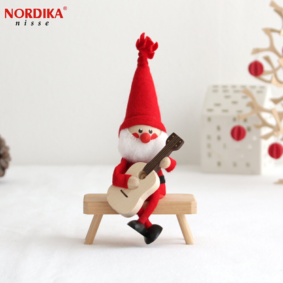 ノルディカニッセ ギターを持ったサンタ フェルトシリーズ 赤 NORDIKA nisse クリスマス 雑貨 木製 人形 北欧 NRD120068