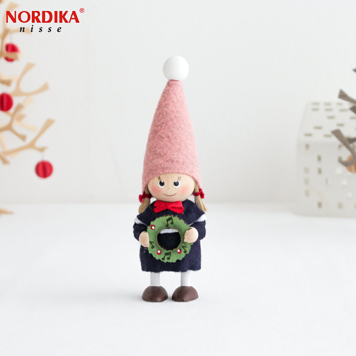 ノルディカニッセ 2022 リースを持った女の子 ハーモニー シリーズ NORDIKA nisse クリスマス 雑貨 木製 人形 北欧 NRD120712 ★送料無料(北海道・沖縄県を除く)★