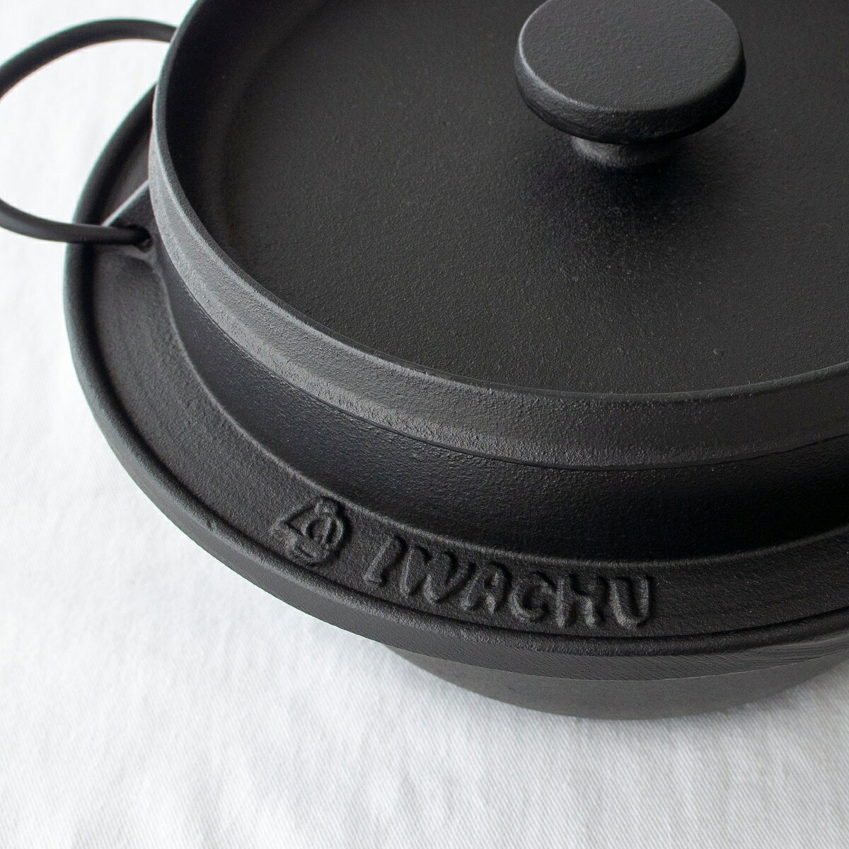 【クーポン対象 9/11 10:59まで】 岩鋳 南部鉄器 ごはん鍋 3合炊き IH対応 ガス火 直火 ダッチオーブン ごはん釜 炊飯鍋 IWACHU イワチュウ 日本製 鉄鍋 お釜 ふっくらご飯 3合用 鉄分補給 厚手 蓄熱 鋳物 鋳鉄 おしゃれ ギフト プレゼント キャンプ アウトドア favoritestyle-10005020 FavoriteStyle〜キッチン・雑貨〜 サンプル画像3