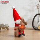 【10月以降入荷予定 ご予約受付中】 ノルディカニッセ 2025 新作 馬を抱えたサンタ 干支 赤 NORDIKA nisse クリスマス 雑貨 木製 人形 北欧 NRD120858