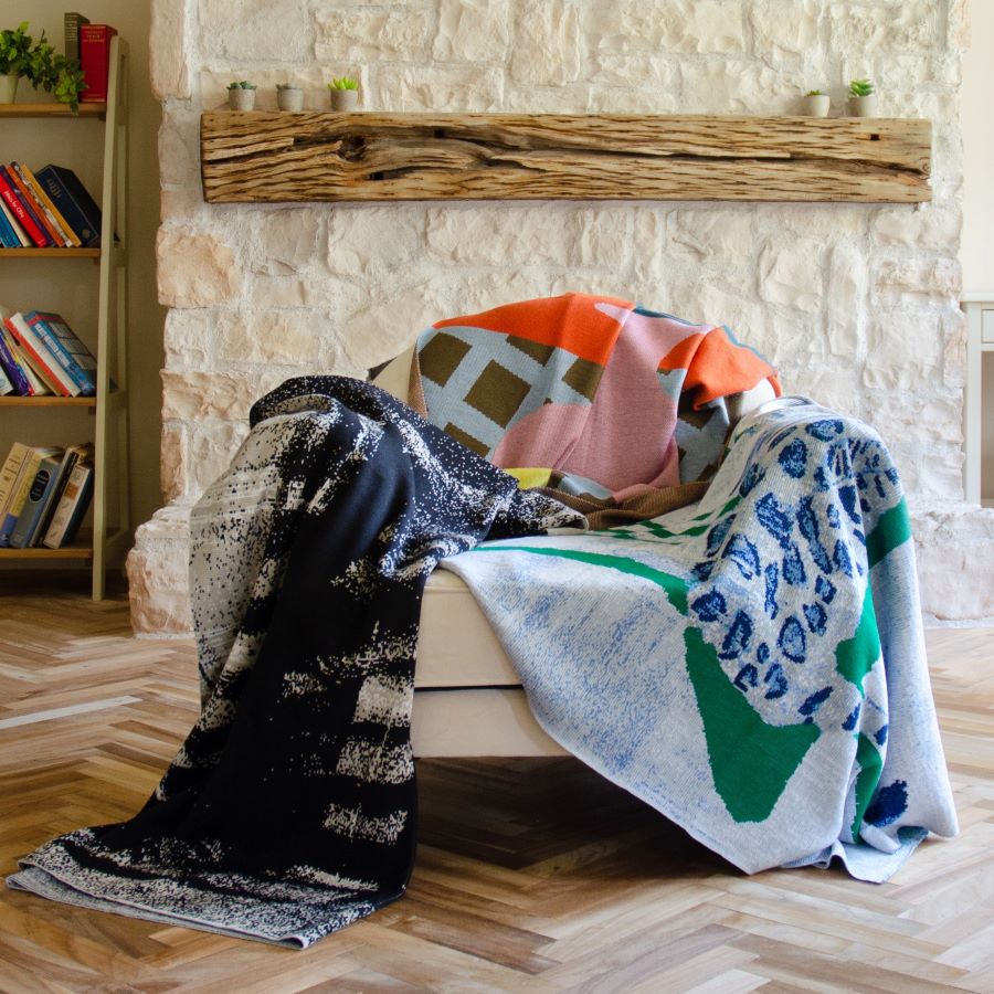 【部屋でくつろぐベンガル猫 ｜高田昌耶】アートブランケット 大判サイズ｜日本製 ウール 洗濯機OK ひざ掛け 毛布 タオルケット おしゃれ 軽い ニット ギフト プレゼント ｜FAVORRIC フェイバリック アート インテリア favorric-10004419 FAVORRIC〜「アートと暮らす。」〜 サンプル画像2