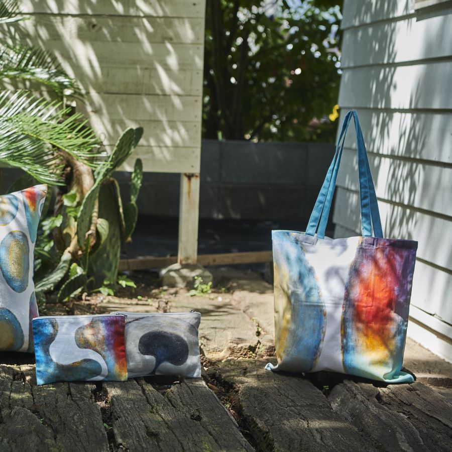 Rakuten - 日本製 フラットサブバッグ トートバッグ エコバッグ a4 布 綿100% tote bag 作品1｜アーティスト　ヒロセリョウジ｜オックスコットン 綿 コットン FAVORRIC フェイバリック 折りたたみ ポケット付き おしゃれ 肩掛け A4トート