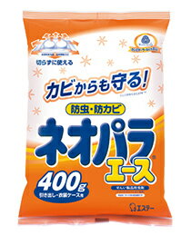 ●切らずに使えて手間いらず。 ●和紙の全面からムラなく揮散。（全面揮散方式） ●季節に応じた防虫効果。（多層特殊フィルム） ●せんい繊維の他、毛皮・皮革製品にも使用できます。 ●防カビ効果でカビの発育を抑え、衣類をカビから守ります。 【品名】　せんい製品防虫剤＜パラジクロルベンゼン製剤＞ 【用途】　引き出し・衣装ケース用 【成分】　パラジクロルベンゼン、香料 【内容量】　400g（約50包）x40個セット 【有効期間】　使用開始後　約4〜6ヵ月 （温度、収納容器及び使用状態などで一定しない。） 夏期は薬剤の残量を早めに見て補給すること。 【梱】485x291x341/19.0kg 【広告文責】英雄伝説株式会社 Tel：03-6717-4644 メーカー欠品や廃番によって商品をご用意できない場合がございます。 リニューアルなどにより商品画像と実際のパッケージデザインが異なる場合がございます。 予めご了承下さい。　