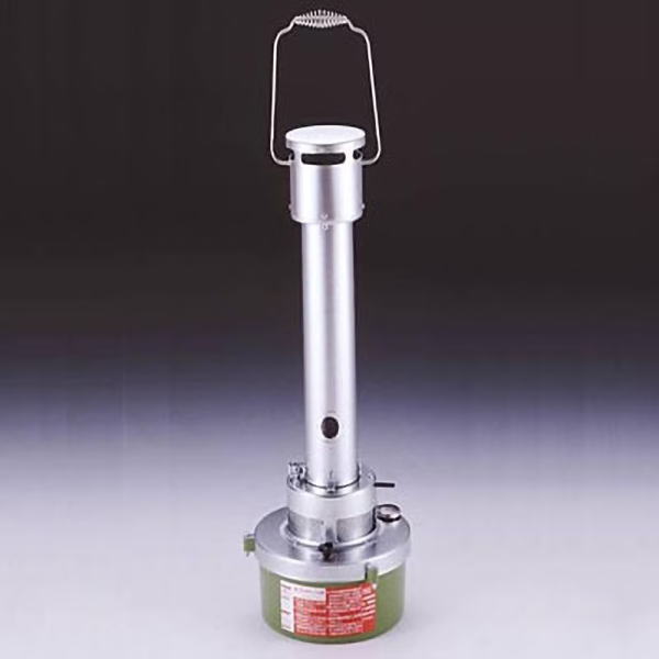 グリーンライフ ハウスヒーター暖太郎 DTR-2 栽培ハウスの凍害・霜害対策をサポート グリーンライフの「暖太郎 DTR-2」は、栽培ハウス内の空気を対流させ、作物の凍害・霜害対策を補助する灯油式ハウスヒーターです。 栽培ハウス内の空気を対流 芯上下式白色炎燃焼方式を採用。栽培ハウス内に空気の流れを起こし、冷え込みによる作物への影響を抑えるために使用します。 約50～60時間の連続燃焼 容量4Lの燃料タンクを搭載。燃料消費量は約0.08L/時で、連続燃焼時間は約50～60時間です。 電源不要の灯油式 電源を使用せず、マッチで点火できます。電源を確保しにくい栽培ハウスにも設置できます。 商品の特長 栽培ハウス内の凍害・霜害対策を補助します。 発熱量660kcal/hです。 適合する温室の目安は約10坪です。 芯上下式白色炎燃焼方式を採用しています。 容量4Lの燃料タンクを搭載しています。 電源を使用しないマッチ点火式です。 仕様 商品名ハウスヒーター 暖太郎 メーカーグリーンライフ 型番DTR-2 JANコード4971715110475 サイズ約幅25×奥行25×高さ66cm 重量約1.8kg 使用燃料灯油（JIS1号灯油） タンク容量4L 燃料消費量約0.08L/時 連続燃焼時間約50～60時間 発熱量660kcal/h 点火方式マッチ点火 燃焼方式芯上下式白色炎燃焼方式 材質煙突トップ／耐熱鋼板（溶融アルミメッキ鋼板）、タンク／PP樹脂 温室の目安約10坪 使用上の注意 本品は室内暖房用ストーブではありません。栽培ハウス内の温度を上げることを目的とした暖房器具ではなく、空気を対流させるための作物用器具です。使用前に取扱説明書をよく読み、換気や設置間隔などを守ってください。燃焼中は本体が高温になるため、可燃物の近くでは使用しないでください。ハウスヒーター 暖太郎　DTR-2