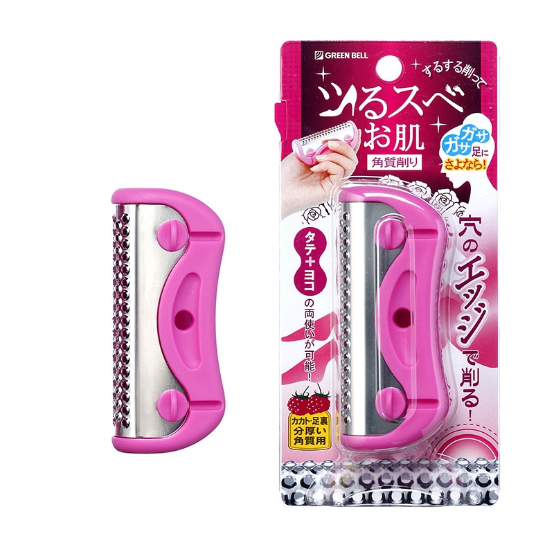 するする削ってツルスベお肌!　厚く、固くなった余分な角質を83穴のエッジで優しく削り取ります。不要な角質だけをやさしく削り取る、安全で良く削れる設計です。 角質削り（ベリー） グリーンベル　角質削り（ベリー）　NC-305 【特長】 【仕様】 ■全長 ： 83mm ■重量 ： 28g ■材質 ： おろし面/SUS304ステンレス グリップ/ポリプロピレン樹脂 ■パッケージサイズ ： H151xW71xD27mm 【ご注意】 ● 削りすぎないよう、様子を見ながらご使用ください。 ● 傷や炎症など肌に異常がある部分には使用しないでください。 ● 使用後はよく洗い、よく乾かしてから保管してください。 ● 小さなお子様の手の届かない所に保管してください。グリーンベル　角質削り（ベリー）　NC-305