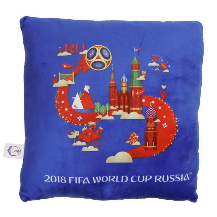 2018FIFAワールドカップ（W杯）ロシア大会公式グッズ 開催国ロシアを象徴するシンボルのイラストが入ったクッション。 表面はベロア風な素材感。背面は無地デザインです。 ■サイズ：約30×30cm ■素材：ポリエステル100% ■生産国：中国 ※モニターの発色具合によって実際のものと異なる場合があります。