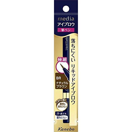 商品名 カネボウ　メディア リキッドアイブロウAA BR(ナチュラルブラウン) 内容量 0.7mL 商品説明 ★筆ペンアイブロウ ★こすれに強く、眉尻も消えにくい ★筆ペンタイプのアイブロウ ★BR：ナチュラルブラウン 成分 水、1，3−ブチレングリコール、（スチレン／アクリル酸アルキル）コポリマーアンモニウム、スルホコハク酸ジオクチルナトリウム、エタノール、水溶性コラーゲン、フェノキシエタノール、パラベン、[＋/−]赤色227号、黄色4号、青色1号 使用方法 お手持ちのパウダータイプやペンシルタイプのアイブロウで形を整えた後、お使いになるときれいに描くことができます。 ご注意 ◇筆先を振ると、液漏れを起こし、キャップ内や衣服を汚す恐れがありますのでご注意ください。　　 ◇キャップはカチッと音がするまでしっかり閉めてください。キャップをはずしたまま放置すると筆が乾いて描けなくなる場合があります。 　　 ◇筆に乳液や他の化粧料等が付着し、液が出にくい場合には、筆先をティッシュペーパーで軽くふき取ってください。 ◇筆先を上向きに放置すると色が薄くなる場合があります。この場合は、キャップをしたまま筆先を横向きにして、しばらく放置してからご使用ください。 ◇落ちにくいタイプのため、落とす際にはお手持ちのクレンジングや洗顔料でしっかり丁寧に落としてください。 ◇傷、はれもの、湿疹等異常のあるところには使わない。 　　 ◇肌に異常が生じていないかよく注意して使う。肌に合わない時や、使用中、赤み、はれ、かゆみ、刺激、色抜け（白斑等）や黒ずみ等の異常が出た時、また日光があたって同じような異常が出た時は使用を中止し、皮フ科医へ相談する。使い続けると症状が悪化することがある。 　　 ◇目に入らないように注意し、入った時は、すぐに充分洗いながす。 ◇子供や認知症の方などの誤飲等を防ぐため、置き場所にご注意ください。 　　 ◇高温となる所、直射日光のあたる場所には置かないでください。 　区分 　化粧品 JANコード 　4973167131282 　発売元、製造元、輸入元または販売元 　カネボウ化粧品 備考 商品パッケージ・内容等は、リニューアルに伴い予告なく変更する場合がございますので予めご了承ください。 　広告文責 　株式会社インクレス&nbsp;&nbsp;tel：06-6781-2940