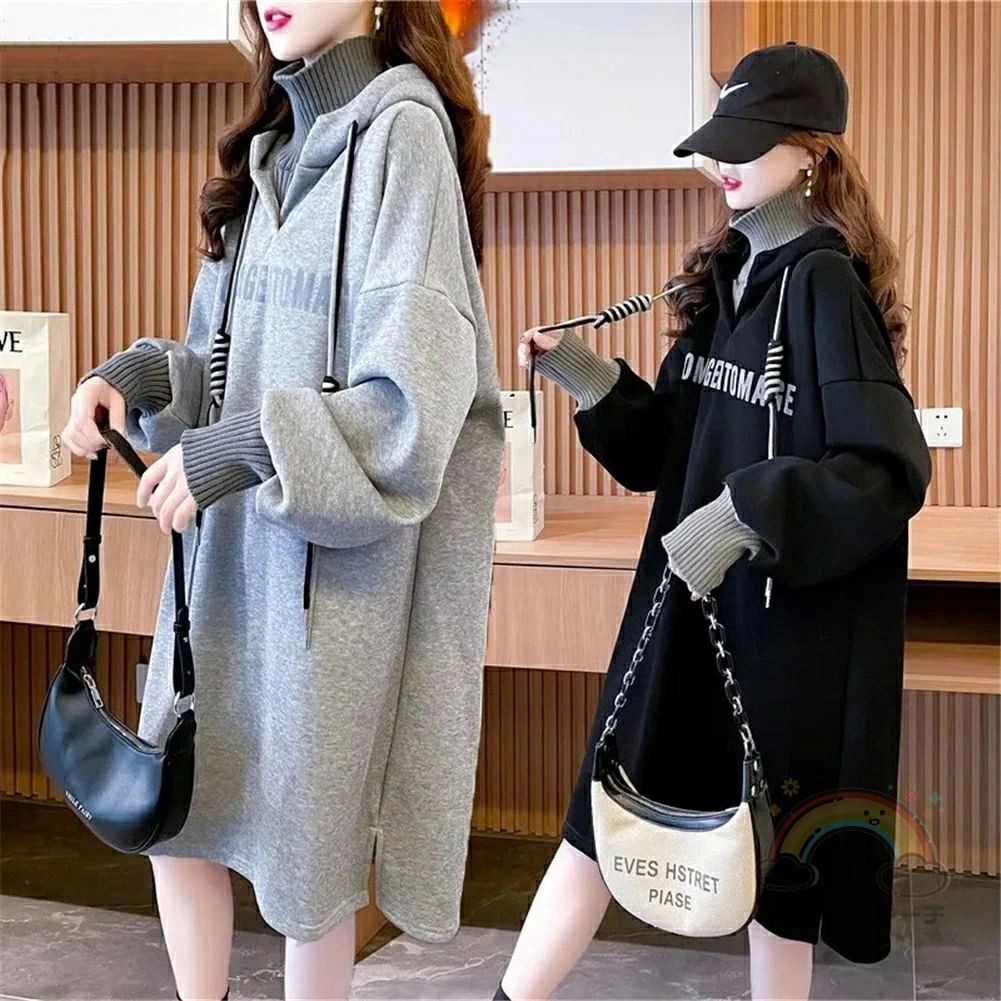 商品詳細 商品特徴 ●パーカーワンピは、体型カバーができるのはもちろん、こなれ感を演出できるのが魅力です。 ●ジャストサイズで着こなせばスポーティな印象を醸せますし、オーバーサイズのモノを選べば、トレンド感のある着こなしが可能です。 ●季節やトレンド問わず気軽に取り入れられる定番アイテムですが。気温が低くなる秋冬も、アウターやレギンス・タイツを合わせればあたたかくコーディネートできます。 ●爽やかで、かつ落ち着きのあるカラーが目を引くおしゃれなパーカーワンピです。 ●1枚でコーデがキマるのアイテムで、サッと外出したい時に対応できるのも大きなメリットです。デートやキャンプ、イベントなどに着れば、なんだか嬉しくてより楽しく過ごせそうです。 商品内容 トップス単品 素材 ポリエステル100% 素材感 普通（薄い、やや薄い、普通、やや厚い、厚い） 季節 オールシーズン 販売対象 自宅用、ギフト用 サイズ詳細 【M】着丈：84cm、バスト：112cm、肩幅：59cm、袖丈：45cm 【L】着丈：86cm、バスト：116cm、肩幅：61cm、袖丈：46cm 【XL】着丈：88cm、バスト：120cm、肩幅：63cm、袖丈：47cm 【2XL】着丈：90cm、バスト：124cm、肩幅：65cm、袖丈：48cm サイズについて不明なお客様はお気軽にお問い合わせください。 ※表示サイズがある場合、多少の誤差(約1-3cm)が生じる場合がございます。 送料 沖縄以外、沖縄地方1500円 ラッピング対応 ラッピング袋手配可能。 注意事項 ※表示サイズがある場合、多少の誤差(約1-3cm)が生じる場合がございます。 ※製造上、細かな汚れやシワ糸のほつれが発生する場合がございます。 ※モニターの発色の具合によって実際のものと色が異なる場合が御座います。 ※ 商品の仕様は、製造元の都合により予告なく変更することがあります。また、突然の欠品等で商品手配の遅れや手配ができない場合がございます ので、ご了承ください。 ※土日祝祭日のご注文およびお問い合わせへの弊社からのご連絡は、翌営業日となります。 ※その他のよくあるご質問。 関連キーワード：パーカー レディース おしゃれ 彼女 プレゼント 奥様 クリスマス ギフト 母の日 プレゼント 女性 誕生日 贈り物 お洒落 ワンピース パーカー パーカー レディース 秋 長袖 ルームウェア パーカー 部屋着 レディース おしゃれ パーカー カジュアル 韓国 ビッグパーカー 無地 パーカー レディース 大きめ プルオーバーパーカー ゆったり パーカー 秋冬 フード付きパーカー パーカーワンピース 長袖 ブランド 春秋 レディース パーカー 韓国風 カジュアル おしゃれ パーカー 大きい サイズ 人気 ジャケット スポーツ コーデ スウェットパーカー おしゃれ パーカー プルオーバー ビッグ パーカー 大きい レディースファッション オシャレ