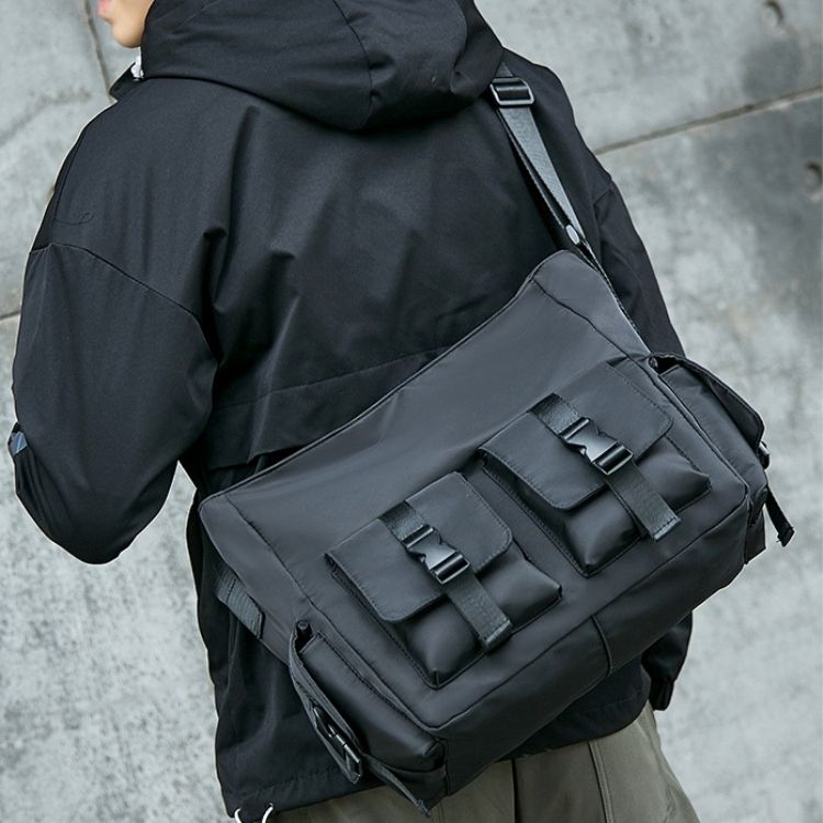 メンズバッグ トートバッグ 0.4KGの軽量バッグ 大容量バッグ 男女共有 ポケットがたくさん 雨にも安心