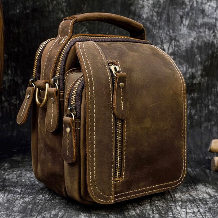 メンズバッグ 3WAYで使える 牛革バッグ 渋い色合い 使い勝手がいい たくさんのポケット