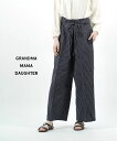 >>ギフト対応について 情報 GRANDMA MAMA DAUGHTER by KATO'(グランマ・ママ・ドーター) コットン ストライプ ラップパンツ タックパンツ ワイドパンツ・GP2213401 【実寸】0(S/M)(ウエスト最大78cm、ヒップ116cm、股上41cm、股下60cm、わたり幅36cm) ※ウエストはドローストリング仕様にて調節可能です。 【素材】綿100% タグ #GRANDMAMAMADAUGHTERbyKATO'#グランマ・ママ・ドーター#パンツ#フルレングス 楽天国際配送対象商品（海外配送)詳細はこちらです。 Rakuten International Shipping Item Details click here コード ＊U230617＊【smtb-TK】【select-shop】【コンビニ受取対応商品】 メーカー希望小売価格はメーカー商品タグに基づいて掲載していますGRANDMA MAMA DAUGHTER by KATO'(グランマ・ママ・ドーター)コットン ストライプ ラップパンツ タックパンツ ワイドパンツGP2213401Item Images※画像をクリックして拡大Color Variation※クリックして拡大ネイビー(NVY)ブランドGRANDMA MAMA DAUGHTER by KATO'(グランマ・ママ・ドーター)アイテム説明マニッシュな印象のストライプ柄と、さらっとした生地感の綿素材が合わさってナチュラルな風合いを楽しめるGRANDMA MAMA DAUGHTERのラップパンツ。共地のループを引っ張り、フロント中心部で生地が重なる、ラップデザイン。ループは内側に繋がる仕組みでウエストを調節可能。トップスを選ばずにお好みで調整できるのも嬉しいです。両サイドには、デザインをくずさないシームポケット付きで利便性抜群。ヒップまわりもゆったりとした立体的なつくりになっているので、ラインを拾わず美しいシルエットで着用していただけます。下半身をゆったりと包み込むなだらかなフォルムでリラクシーな穿き心地。綺麗めとカジュアルのちょうどいいバランスが叶う最旬パンツです。アイテムサイズ0(S/M)(ウエスト最大78cm、ヒップ116cm、股上41cm、股下60cm、わたり幅36cm)※ウエストはドローストリング仕様にて調節可能です。&gt;&gt;サイズガイドはこちら。アイテム詳細素材：綿100%重さ：270g裏地：なし生地の伸縮性：なし生地の透け感：なし生産国：China洗濯表示注意点※モニターの発色の具合によって実際のものと色が異なる場合がございます。着用モデル 身長：164cm 洋服のサイズ：M ボトムサイズ：S 足のサイズ：24.0〜24.5cm モデル着用サイズ:0取り扱い店 こちらの商品はWebのみの取り扱いとなっております。 店舗でご購入ご希望のお客様は大変お手数ですがメールにてご連絡下さいませ。 mail: info@bleucommebleu.jp