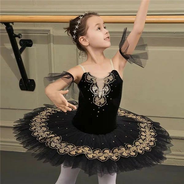 類似商品はこちら ＊.*꙳子供ダンス衣装 バレエダンス チュチュ 演出バ3,380円子供ダンス衣装 チュチュ 演出バレエ 子供バレ5,250円子供ダンス衣装 チュチュ 演出バレエ 子供バレ6,850円チュチュ バレエダンス 子供ダンス衣装 演出バ5,290円チュチュスカート バレエレオタード 子供 ダン6,490円チュチュ バレエダンス 子供ダンス衣装 演出バ5,490円セット内容&nbsp;.❁.:* バレエ形体服「記載のないアクセサリー・小物等は付属しません」 素材&nbsp;.❁.:* 綿/紗など カラー&nbsp;.❁.:* ブラック サイズ（cm）&nbsp;.❁.:* 100/バスト50-72 ウエスト46-70　 110/バスト52-74 ウエスト48-72　 120/バスト54-76 ウエスト50-74　 130/バスト56-78 ウエスト52-76　 140/バスト58-80 ウエスト54-78　 150/バスト60-82 ウエスト56-80　 160/バスト62-84 ウエスト58-82　 ※注意事項：生産時期により仕様が変更される場合が御座います。ディスプレイ画面等の環境上、ページと実際の商品の色・型とは多少違う場合がございます。サイズ表記に付きましてはあくまで目安とさせて頂きます。メーカー仕入品のため、シワ・縫製甘い・糸のほつれ・多少の汚れ・色移りのある場合状態のもの等は返品対象外となります。　※表記寸法と実寸値の多少の誤差はご容赦ください。 送料&nbsp;.❁.:* ★1点 880円(北海道・九州・沖縄・離島除く)商品を複数ご注文の場合の送料は、下記の表を参照してください。 ※SALE品など、他商品との同梱発送不可の商品と合わせてご購入の場合、送料の計算が異なりますのでご注意ください。 注意事項&nbsp;.❁.:* ●ページの閲覧環境によって、掲載写真と実際の商品の色合いが異なる場合があります。 ●モデルに小物を使う場合がございますが、商品に含まれませんので、セット内容をご確認ください。 ●製造過程・出荷過程の間に出来た細かなキズ・ヨゴレなどある場合がございます。細かい部分まで気になさる方は、ご購入をご遠慮ください。 ●商品の仕様は、製造元の都合により予告なく変更や突然の欠品等で商品手配の遅れや手配ができない場合がございます。 ●お届けした商品に不備がございましたら、お届け後5日以内にご連絡ください。早急に対応させていただきます。なお期日を過ぎた場合はお受け致しかねます。 ●土日祝祭日のご注文およびお問い合わせへの弊社からのご連絡は、翌営業日となります。 ●海外製品のため、詳細タグなし。 ●配送の関係上、ラッピング対応は受け付けておりません。 【納品書や領収書につきまして】 当店では個人情報保護及び環境保全の為ペーパーレス化に取り組んでおりますので、お届けのお荷物に納品書（お買上明細書）は同封しておりません。ご了承くださいませ。 ご希望の場合、ご注文時【備考欄】にご記入願います。PDFファイルをメールにて添付いたします。 &emsp;返品・交換・キャンセルについて サイズ間違い・イメージ違いなど、お客様都合によるキャンセルやご交換は原則として承っておりません。返品ルールに関しましては、リンク先ページをご覧の上、お気軽にお問い合わせください。類似商品はこちら ＊.*꙳子供ダンス衣装 バレエダンス チュチュ 演出バ3,380円子供ダンス衣装 チュチュ 演出バレエ 子供バレ5,250円子供ダンス衣装 チュチュ 演出バレエ 子供バレ6,850円チュチュ バレエダンス 子供ダンス衣装 演出バ5,290円チュチュスカート バレエレオタード 子供 ダン6,490円チュチュ バレエダンス 子供ダンス衣装 演出バ5,490円セット内容&nbsp;.❁.:* バレエ形体服「記載のないアクセサリー・小物等は付属しません」 素材&nbsp;.❁.:* 綿/紗など カラー&nbsp;.❁.:* ブラック サイズ（cm）&nbsp;.❁.:* 100/バスト50-72 ウエスト46-70　 110/バスト52-74 ウエスト48-72　 120/バスト54-76 ウエスト50-74　 130/バスト56-78 ウエスト52-76　 140/バスト58-80 ウエスト54-78　 150/バスト60-82 ウエスト56-80　 160/バスト62-84 ウエスト58-82　 ※注意事項：生産時期により仕様が変更される場合が御座います。ディスプレイ画面等の環境上、ページと実際の商品の色・型とは多少違う場合がございます。サイズ表記に付きましてはあくまで目安とさせて頂きます。メーカー仕入品のため、シワ・縫製甘い・糸のほつれ・多少の汚れ・色移りのある場合状態のもの等は返品対象外となります。　※表記寸法と実寸値の多少の誤差はご容赦ください。 送料&nbsp;.❁.:* ★1点 880円(北海道・九州・沖縄・離島除く)商品を複数ご注文の場合の送料は、下記の表を参照してください。 ※SALE品など、他商品との同梱発送不可の商品と合わせてご購入の場合、送料の計算が異なりますのでご注意ください。 注意事項&nbsp;.❁.:* ●ページの閲覧環境によって、掲載写真と実際の商品の色合いが異なる場合があります。 ●モデルに小物を使う場合がございますが、商品に含まれませんので、セット内容をご確認ください。 ●製造過程・出荷過程の間に出来た細かなキズ・ヨゴレなどある場合がございます。細かい部分まで気になさる方は、ご購入をご遠慮ください。 ●商品の仕様は、製造元の都合により予告なく変更や突然の欠品等で商品手配の遅れや手配ができない場合がございます。 ●お届けした商品に不備がございましたら、お届け後5日以内にご連絡ください。早急に対応させていただきます。なお期日を過ぎた場合はお受け致しかねます。 ●土日祝祭日のご注文およびお問い合わせへの弊社からのご連絡は、翌営業日となります。 ●海外製品のため、詳細タグなし。 ●配送の関係上、ラッピング対応は受け付けておりません。 【納品書や領収書につきまして】 当店では個人情報保護及び環境保全の為ペーパーレス化に取り組んでおりますので、お届けのお荷物に納品書（お買上明細書）は同封しておりません。ご了承くださいませ。 ご希望の場合、ご注文時【備考欄】にご記入願います。PDFファイルをメールにて添付いたします。 &emsp;返品・交換・キャンセルについて サイズ間違い・イメージ違いなど、お客様都合によるキャンセルやご交換は原則として承っておりません。返品ルールに関しましては、リンク先ページをご覧の上、お気軽にお問い合わせください。