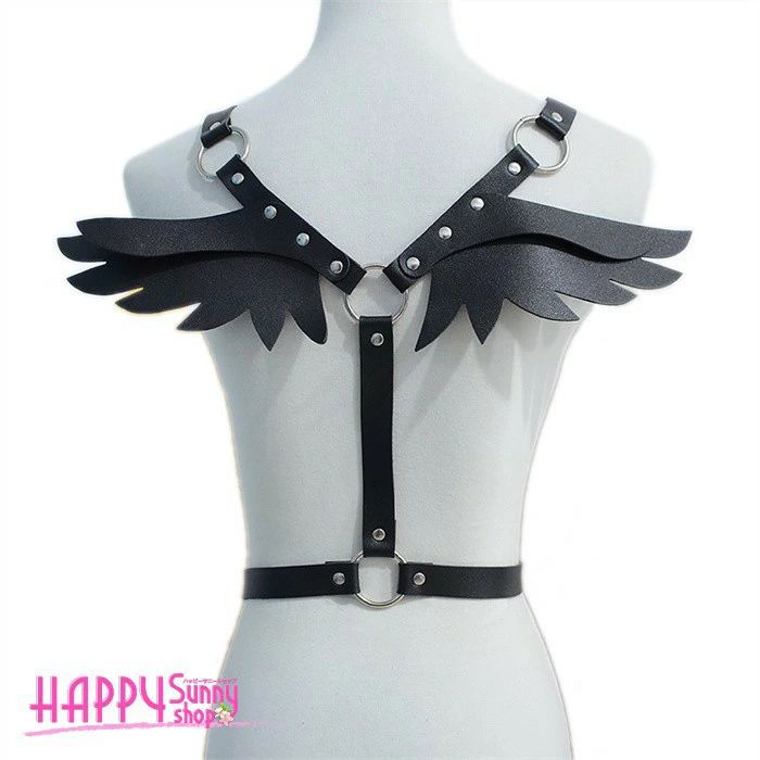 類似商品はこちら ＊.*꙳ハーネスベルト コスプレ コスチューム小物 仮2,980円ハーネスベルト コスプレ コスチューム小物 仮2,580円ハーネスベルト コスプレ コスチューム小物 仮2,570円ハーネスベルト コスプレ コスチューム小物 仮1,980円180cm 特大 翼 ゴールド 天使 羽 造形19,960円ハーネスベルト コスプレ コスチューム小物 仮1,980円 セット内容&nbsp;✽.*꙳ 羽ベルトセット「記載のないアクセサリー、小物等は付属しません」 素材&nbsp;✽.*꙳ ポリエステル カラー&nbsp;✽.*꙳ ブラック サイズ (cm)&nbsp;✽.*꙳ フリーサイズ：羽長さ約11.5cm　幅・10cm全体高さ約65　最大ウエスト約105cm※表記寸法と実寸値の多少の誤差はご容赦ください。 よくある質問 Happysunny&nbsp;✽.*꙳ Q1. サイズ調整について詳しく教えていただけますか？自分の体格に合うか心配です。▸ 本品は調整可能なベルト仕様となっており、幅広い体格の方に合わせやすいデザインです。男女問わずご使用いただけますのでご安心ください。by HappysunnyQ2. イベントで長時間着用しても問題ありませんか？動きやすさが気になります。▸ 肩掛けタイプで動きやすさを妨げない設計になっています。ステージや撮影など、さまざまなシーンで無理なくご使用いただけます。by HappysunnyQ3. 衣装との組み合わせがイメージしづらいのですが、どのようなシーンに向いていますか？▸ ブラックの翼モチーフデザインは汎用性が高く、コスプレ・パフォーマンス・イベント演出など幅広い場面で映えるアクセサリーです。普段の個性的なコーデにも取り入れやすいアイテムです。by Happysunny模倣品・コピー商品を扱うお店が増えています。ご注文のショップ名と、画像や商品説明にあるショップ名が同一かご確認の上ご注文ください。 送料&nbsp;✽.*꙳ ★1点 880円(北海道・九州・沖縄・離島除く)商品を複数ご注文の場合の送料は、下記の表を参照してください。 ※SALE品など、他商品との同梱発送不可の商品と合わせてご購入の場合、送料の計算が異なりますのでご注意ください。 注意事項&nbsp;✽.*꙳ ●ページの閲覧環境によって、掲載写真と実際の商品の色合いが異なる場合があります。 ●モデルに小物を使う場合がございますが、商品に含まれませんので、セット内容をご確認ください。●製造過程・出荷過程の間に出来た細かなキズ・ヨゴレなどある場合がございます。細かい部分まで気になさる方は、ご購入をご遠慮ください。 ●商品の仕様は、製造元の都合により予告なく変更や突然の欠品等で商品手配の遅れや手配ができない場合がございます。 ●お届けした商品に不備がございましたら、お届け後5日以内にご連絡ください。早急に対応させていただきます。なお期日を過ぎた場合はお受け致しかねます。 ●土日祝祭日のご注文およびお問い合わせへの弊社からのご連絡は、翌営業日となります。 ●海外製品のため、詳細タグなし。 ●配送の関係上、ラッピング対応は受け付けておりません。 &nbsp;&nbsp;会社・学校・団体でご購入のお客様 発送の際、ご担当者様のお名前（フルネーム）が必要となります。 登録情報のお名前を、会社名や団体名のみでご登録されている場合、ご登録名をご担当者様のお名前にご変更していただくか、【備考欄】にフルネームでご記入願います。 【納品書や領収書につきまして】 当店では個人情報保護及び環境保全の為ペーパーレス化に取り組んでおりますので、お届けのお荷物に納品書（お買上明細書）は同封しておりません。ご了承くださいませ。 ご希望の場合、ご注文時【備考欄】にご記入願います。PDFファイルをメールにて添付いたします。 &nbsp;&nbsp;返品・交換・キャンセルについて サイズ間違い・イメージ違いなど、お客様都合によるキャンセルやご交換は原則として承っておりません。返品ルールに関しましては、リンク先ページをご覧の上、お気軽にお問い合わせください。 SIMILAR COLOR ブラック 黒類似商品はこちら ＊.*꙳ハーネスベルト コスプレ コスチューム小物 仮2,980円ハーネスベルト コスプレ コスチューム小物 仮2,580円ハーネスベルト コスプレ コスチューム小物 仮2,570円ハーネスベルト コスプレ コスチューム小物 仮1,980円180cm 特大 翼 ゴールド 天使 羽 造形19,960円ハーネスベルト コスプレ コスチューム小物 仮1,980円 セット内容&nbsp;✽.*꙳ 羽ベルトセット「記載のないアクセサリー、小物等は付属しません」 素材&nbsp;✽.*꙳ ポリエステル カラー&nbsp;✽.*꙳ ブラック サイズ (cm)&nbsp;✽.*꙳ フリーサイズ：羽長さ約11.5cm　幅・10cm全体高さ約65　最大ウエスト約105cm※表記寸法と実寸値の多少の誤差はご容赦ください。 よくある質問 Happysunny&nbsp;✽.*꙳ Q1. サイズ調整について詳しく教えていただけますか？自分の体格に合うか心配です。▸ 本品は調整可能なベルト仕様となっており、幅広い体格の方に合わせやすいデザインです。男女問わずご使用いただけますのでご安心ください。by HappysunnyQ2. イベントで長時間着用しても問題ありませんか？動きやすさが気になります。▸ 肩掛けタイプで動きやすさを妨げない設計になっています。ステージや撮影など、さまざまなシーンで無理なくご使用いただけます。by HappysunnyQ3. 衣装との組み合わせがイメージしづらいのですが、どのようなシーンに向いていますか？▸ ブラックの翼モチーフデザインは汎用性が高く、コスプレ・パフォーマンス・イベント演出など幅広い場面で映えるアクセサリーです。普段の個性的なコーデにも取り入れやすいアイテムです。by Happysunny模倣品・コピー商品を扱うお店が増えています。ご注文のショップ名と、画像や商品説明にあるショップ名が同一かご確認の上ご注文ください。 送料&nbsp;✽.*꙳ ★1点 880円(北海道・九州・沖縄・離島除く)商品を複数ご注文の場合の送料は、下記の表を参照してください。 ※SALE品など、他商品との同梱発送不可の商品と合わせてご購入の場合、送料の計算が異なりますのでご注意ください。 注意事項&nbsp;✽.*꙳ ●ページの閲覧環境によって、掲載写真と実際の商品の色合いが異なる場合があります。 ●モデルに小物を使う場合がございますが、商品に含まれませんので、セット内容をご確認ください。●製造過程・出荷過程の間に出来た細かなキズ・ヨゴレなどある場合がございます。細かい部分まで気になさる方は、ご購入をご遠慮ください。 ●商品の仕様は、製造元の都合により予告なく変更や突然の欠品等で商品手配の遅れや手配ができない場合がございます。 ●お届けした商品に不備がございましたら、お届け後5日以内にご連絡ください。早急に対応させていただきます。なお期日を過ぎた場合はお受け致しかねます。 ●土日祝祭日のご注文およびお問い合わせへの弊社からのご連絡は、翌営業日となります。 ●海外製品のため、詳細タグなし。 ●配送の関係上、ラッピング対応は受け付けておりません。 &nbsp;&nbsp;会社・学校・団体でご購入のお客様 発送の際、ご担当者様のお名前（フルネーム）が必要となります。 登録情報のお名前を、会社名や団体名のみでご登録されている場合、ご登録名をご担当者様のお名前にご変更していただくか、【備考欄】にフルネームでご記入願います。 【納品書や領収書につきまして】 当店では個人情報保護及び環境保全の為ペーパーレス化に取り組んでおりますので、お届けのお荷物に納品書（お買上明細書）は同封しておりません。ご了承くださいませ。 ご希望の場合、ご注文時【備考欄】にご記入願います。PDFファイルをメールにて添付いたします。 &nbsp;&nbsp;返品・交換・キャンセルについて サイズ間違い・イメージ違いなど、お客様都合によるキャンセルやご交換は原則として承っておりません。返品ルールに関しましては、リンク先ページをご覧の上、お気軽にお問い合わせください。 SIMILAR COLOR ブラック 黒