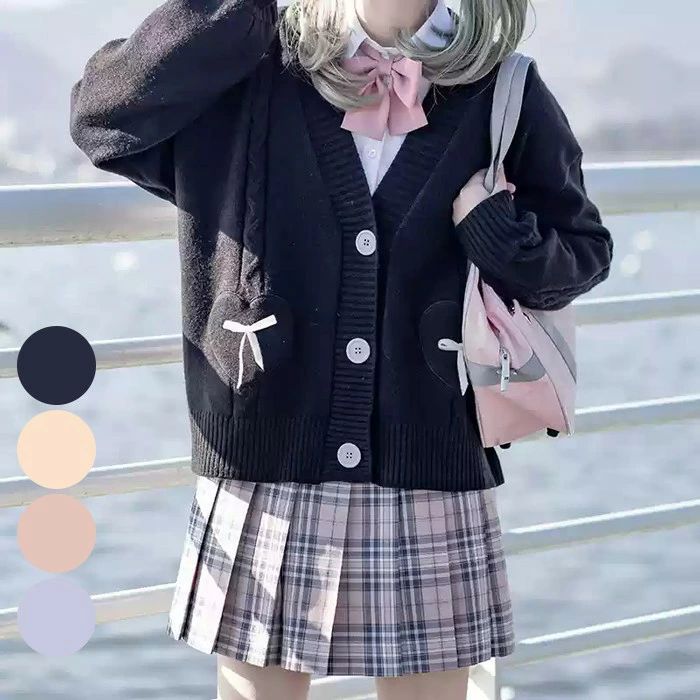 類似商品はこちら ＊.*꙳女子高生 制服 カーディガン オーバーサイズ 6,700円セーラー服 長袖 卒業式 入学式 スーツ 学生15,350円セーラー服 学生服 卒業式 入学式 学生服 コ6,980円大きいサイズ セーラー服 卒業式 女の子 制服11,210円〜大きいサイズ セーラー服 卒業式 女の子 学生9,980円大きいサイズ セーラー服 卒業式 女の子 学生9,980円 セット内容&nbsp;✽.*꙳ セーター「記載のないアクセサリー、小物等は付属しません」 素材&nbsp;✽.*꙳ ポリエステル カラー&nbsp;✽.*꙳ ブラック/ベージュ/ピンク/ブルー サイズ (cm)&nbsp;✽.*꙳ フリーサイズ/バスト115　着丈62　袖丈48※表記寸法と実寸値の多少の誤差はご容赦ください よくある質問 Happysunny&nbsp;✽.*꙳ Q1. 学校の制服に合わせても違和感はありませんか？▸ シンプルなVネックデザインで、セーラー服やブレザーなどどんな制服にも合わせやすく、上品で清潔感のある印象になります。by HappysunnyQ2. オーバーサイズとのことですが、だぼっとしすぎませんか？▸ ゆったり感がありながらもシルエットがきれいに見える設計です。体型をカバーしつつ、可愛らしいルーズ感を演出します。by HappysunnyQ3. 通学以外でも着られるシーンはありますか？▸ はい、普段のお出かけや文化祭、コスプレイベントなどにも使いやすいデザインです。制服風コーデにもぴったりです。by Happysunny 送料&nbsp;✽.*꙳ ★1点 880円(北海道・九州・沖縄・離島除く)商品を複数ご注文の場合の送料は、下記の表を参照してください。 ※SALE品など、他商品との同梱発送不可の商品と合わせてご購入の場合、送料の計算が異なりますのでご注意ください。 注意事項&nbsp;✽.*꙳ ●ページの閲覧環境によって、掲載写真と実際の商品の色合いが異なる場合があります。 ●モデルに小物を使う場合がございますが、商品に含まれませんので、セット内容をご確認ください。●製造過程・出荷過程の間に出来た細かなキズ・ヨゴレなどある場合がございます。細かい部分まで気になさる方は、ご購入をご遠慮ください。 ●商品の仕様は、製造元の都合により予告なく変更や突然の欠品等で商品手配の遅れや手配ができない場合がございます。 ●お届けした商品に不備がございましたら、お届け後5日以内にご連絡ください。早急に対応させていただきます。なお期日を過ぎた場合はお受け致しかねます。 ●土日祝祭日のご注文およびお問い合わせへの弊社からのご連絡は、翌営業日となります。 ●海外製品のため、詳細タグなし。 ●配送の関係上、ラッピング対応は受け付けておりません。 &nbsp;&nbsp;会社・学校・団体でご購入のお客様 発送の際、ご担当者様のお名前（フルネーム）が必要となります。 登録情報のお名前を、会社名や団体名のみでご登録されている場合、ご登録名をご担当者様のお名前にご変更していただくか、【備考欄】にフルネームでご記入願います。 【納品書や領収書につきまして】 当店では個人情報保護及び環境保全の為ペーパーレス化に取り組んでおりますので、お届けのお荷物に納品書（お買上明細書）は同封しておりません。ご了承くださいませ。 ご希望の場合、ご注文時【備考欄】にご記入願います。PDFファイルをメールにて添付いたします。 &nbsp;&nbsp;返品・交換・キャンセルについて サイズ間違い・イメージ違いなど、お客様都合によるキャンセルやご交換は原則として承っておりません。返品ルールに関しましては、リンク先ページをご覧の上、お気軽にお問い合わせください。 SIMILAR COLOR ブラック 黒 ベージュ ピンク ブルー 青類似商品はこちら ＊.*꙳女子高生 制服 カーディガン オーバーサイズ 6,700円セーラー服 長袖 卒業式 入学式 スーツ 学生15,350円セーラー服 学生服 卒業式 入学式 学生服 コ6,980円大きいサイズ セーラー服 卒業式 女の子 制服11,210円〜大きいサイズ セーラー服 卒業式 女の子 学生9,980円大きいサイズ セーラー服 卒業式 女の子 学生9,980円 セット内容&nbsp;✽.*꙳ セーター「記載のないアクセサリー、小物等は付属しません」 素材&nbsp;✽.*꙳ ポリエステル カラー&nbsp;✽.*꙳ ブラック/ベージュ/ピンク/ブルー サイズ (cm)&nbsp;✽.*꙳ フリーサイズ/バスト115　着丈62　袖丈48※表記寸法と実寸値の多少の誤差はご容赦ください よくある質問 Happysunny&nbsp;✽.*꙳ Q1. 学校の制服に合わせても違和感はありませんか？▸ シンプルなVネックデザインで、セーラー服やブレザーなどどんな制服にも合わせやすく、上品で清潔感のある印象になります。by HappysunnyQ2. オーバーサイズとのことですが、だぼっとしすぎませんか？▸ ゆったり感がありながらもシルエットがきれいに見える設計です。体型をカバーしつつ、可愛らしいルーズ感を演出します。by HappysunnyQ3. 通学以外でも着られるシーンはありますか？▸ はい、普段のお出かけや文化祭、コスプレイベントなどにも使いやすいデザインです。制服風コーデにもぴったりです。by Happysunny 送料&nbsp;✽.*꙳ ★1点 880円(北海道・九州・沖縄・離島除く)商品を複数ご注文の場合の送料は、下記の表を参照してください。 ※SALE品など、他商品との同梱発送不可の商品と合わせてご購入の場合、送料の計算が異なりますのでご注意ください。 注意事項&nbsp;✽.*꙳ ●ページの閲覧環境によって、掲載写真と実際の商品の色合いが異なる場合があります。 ●モデルに小物を使う場合がございますが、商品に含まれませんので、セット内容をご確認ください。●製造過程・出荷過程の間に出来た細かなキズ・ヨゴレなどある場合がございます。細かい部分まで気になさる方は、ご購入をご遠慮ください。 ●商品の仕様は、製造元の都合により予告なく変更や突然の欠品等で商品手配の遅れや手配ができない場合がございます。 ●お届けした商品に不備がございましたら、お届け後5日以内にご連絡ください。早急に対応させていただきます。なお期日を過ぎた場合はお受け致しかねます。 ●土日祝祭日のご注文およびお問い合わせへの弊社からのご連絡は、翌営業日となります。 ●海外製品のため、詳細タグなし。 ●配送の関係上、ラッピング対応は受け付けておりません。 &nbsp;&nbsp;会社・学校・団体でご購入のお客様 発送の際、ご担当者様のお名前（フルネーム）が必要となります。 登録情報のお名前を、会社名や団体名のみでご登録されている場合、ご登録名をご担当者様のお名前にご変更していただくか、【備考欄】にフルネームでご記入願います。 【納品書や領収書につきまして】 当店では個人情報保護及び環境保全の為ペーパーレス化に取り組んでおりますので、お届けのお荷物に納品書（お買上明細書）は同封しておりません。ご了承くださいませ。 ご希望の場合、ご注文時【備考欄】にご記入願います。PDFファイルをメールにて添付いたします。 &nbsp;&nbsp;返品・交換・キャンセルについて サイズ間違い・イメージ違いなど、お客様都合によるキャンセルやご交換は原則として承っておりません。返品ルールに関しましては、リンク先ページをご覧の上、お気軽にお問い合わせください。 SIMILAR COLOR ブラック 黒 ベージュ ピンク ブルー 青