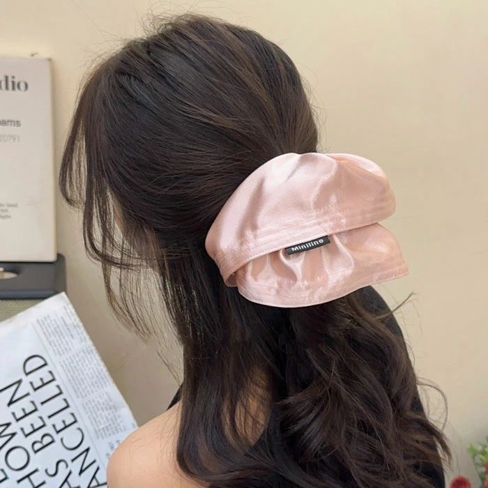 フィール08のヘアゴム シルク シュシュ 2個セット 大きめ シュシュ シュシュ シルク シュシュ サテン ヘアゴム シルク シュシュ シルク シンプル サテン 大きめ 上品 大人 可愛い 黒 結婚式 ブラック フォーマル おしゃれ きれいめ 大人っぽ エレガント｜アングル3