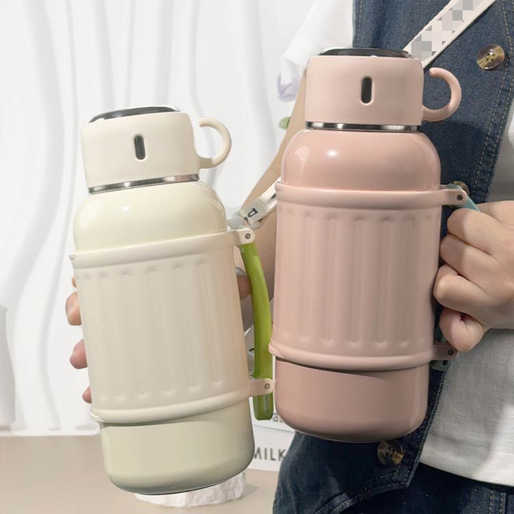 ステンレスボ 滑り止め キッズ 女の子 小学生 水筒 コップ付き ストラップ付き 直...