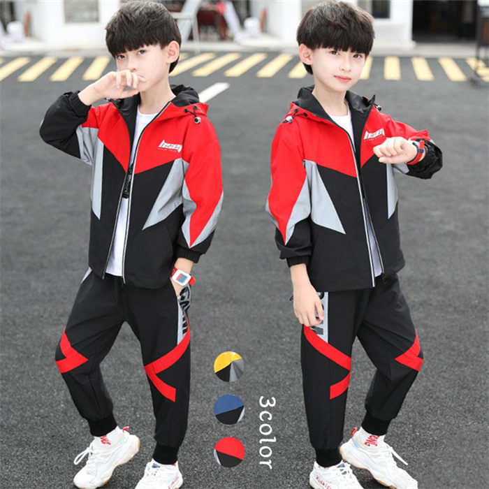 子供ジャージ キッズ 男子 女子 上下 韓国子供服 セットアップ 安い 春秋 秋冬 秋着 秋物 秋服 ジャケット Tシャツ ダンス衣装 トレーナー スウエット 切替 トレーニング ルームウェア 部屋着 安い トップス 丸首 ボトムス ナチュラル カジュアル ゆったり お出かけ 小学生 通学着 通園着 新作 110cm 120cm 130cm 140cm 150cm 160cm【素材】生地:コットン/ポリエステル【カラー】イエロー、ブルー、レッド注意事項:※ 平置き素人採寸ですので多少の誤差はご容赦下さい。※ モニタ環境によって、商品の色合いが多少違う場合があります。※ 少々匂いがありますが、置いたままで2-3日くらいになくなりますので、ご安心ください。※ 発送時も簡易梱包の為、お受け取り時にたたみ皺が有ると思いますが、ご了承ください。1ジャージ キッズ 男子 上下 長袖 春 キッズ ベビー マタニティ 早い者勝ち レッド イエロー ブルー 120 130 140 150 160 170