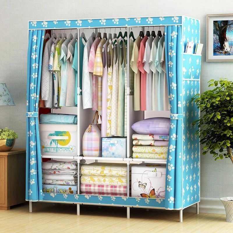 この商品について 【サイズ】：幅125×奥行45×高さ168cm。シンプルなワードローブ ハンガーラックです。 【素材】：直径13mmの太いスチールパイプと厚い不織布と強化プラスチックの接続口で構成されます。頑丈でながら長くお持ちできます。 【耐荷重抜群フレーム】：太めステンレス製中空軸スチールボールと高強度連結件を使い、 錆びにくく、耐久性も高く、 抜群な耐荷重が実現られ、安心的にお使い頂けます。 【高品質の生地】： 耐久性高く、清潔簡単、通気性よいなどのメリットがありながら、楽々開け閉め、日焼けやホコリから衣類をまもってくれるなどのポイントがあります。 【簡単なアセンブリ】：組み立てが簡単です。使用していないときは、部品を取り外してコンパクトに保管できるため、ポータブルなモバイルラックになります。寝室、賃貸住宅、ガレージ、貯蔵室、オフィスでの使用に最適です。 この商品について 【サイズ】：幅125×奥行45×高さ168cm。シンプルなワードローブ ハンガーラックです。 【素材】：直径13mmの太いスチールパイプと厚い不織布と強化プラスチックの接続口で構成されます。頑丈でながら長くお持ちできます。 【耐荷重抜群フレーム】：太めステンレス製中空軸スチールボールと高強度連結件を使い、 錆びにくく、耐久性も高く、 抜群な耐荷重が実現られ、安心的にお使い頂けます。 【高品質の生地】： 耐久性高く、清潔簡単、通気性よいなどのメリットがありながら、楽々開け閉め、日焼けやホコリから衣類をまもってくれるなどのポイントがあります。 【簡単なアセンブリ】：組み立てが簡単です。使用していないときは、部品を取り外してコンパクトに保管できるため、ポータブルなモバイルラックになります。寝室、賃貸住宅、ガレージ、貯蔵室、オフィスでの使用に最適です。この商品について 【サイズ】：幅125×奥行45×高さ168cm。シンプルなワードローブ ハンガーラックです。 【素材】：直径13mmの太いスチールパイプと厚い不織布と強化プラスチックの接続口で構成されます。頑丈でながら長くお持ちできます。 【耐荷重抜群フレーム】：太めステンレス製中空軸スチールボールと高強度連結件を使い、 錆びにくく、耐久性も高く、 抜群な耐荷重が実現られ、安心的にお使い頂けます。 【高品質の生地】： 耐久性高く、清潔簡単、通気性よいなどのメリットがありながら、楽々開け閉め、日焼けやホコリから衣類をまもってくれるなどのポイントがあります。 【簡単なアセンブリ】：組み立てが簡単です。使用していないときは、部品を取り外してコンパクトに保管できるため、ポータブルなモバイルラックになります。寝室、賃貸住宅、ガレージ、貯蔵室、オフィスでの使用に最適です。 この商品について 【サイズ】：幅125×奥行45×高さ168cm。シンプルなワードローブ ハンガーラックです。 【素材】：直径13mmの太いスチールパイプと厚い不織布と強化プラスチックの接続口で構成されます。頑丈でながら長くお持ちできます。 【耐荷重抜群フレーム】：太めステンレス製中空軸スチールボールと高強度連結件を使い、 錆びにくく、耐久性も高く、 抜群な耐荷重が実現られ、安心的にお使い頂けます。 【高品質の生地】： 耐久性高く、清潔簡単、通気性よいなどのメリットがありながら、楽々開け閉め、日焼けやホコリから衣類をまもってくれるなどのポイントがあります。 【簡単なアセンブリ】：組み立てが簡単です。使用していないときは、部品を取り外してコンパクトに保管できるため、ポータブルなモバイルラックになります。寝室、賃貸住宅、ガレージ、貯蔵室、オフィスでの使用に最適です。