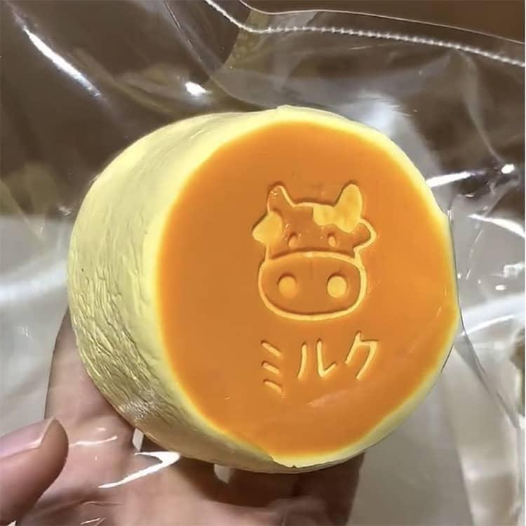 ストレス解消 伸縮自在 低反発ソフト握り心地 万能アイテム ぷにぷに弾力 子供 癒し 牛乳ケーキ 水感スクイーズ スクイーズケーキおもちゃ スクイーズ feel5351-10026746 FEEL FEEL サンプル画像3