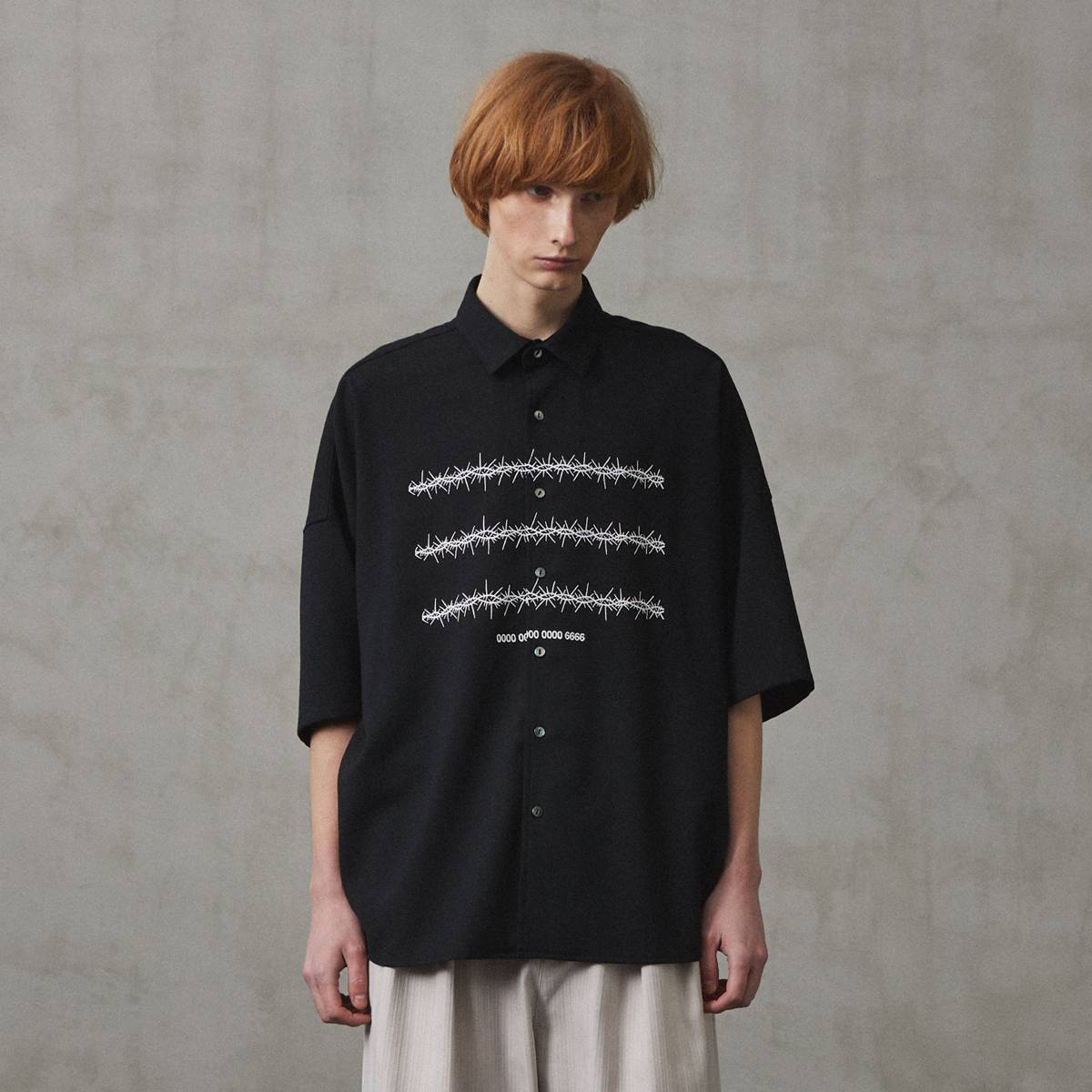 【SALE 30 OFF】 SHAREEF “ BARBED WIRE ” emb. S/S SHIRTS (Black) 22533002 シャリーフ 半袖シャツ 有刺鉄線 刺繍 ビッグシャツ ビッグシルエット シャツ 日本製 メンズ 送料無料