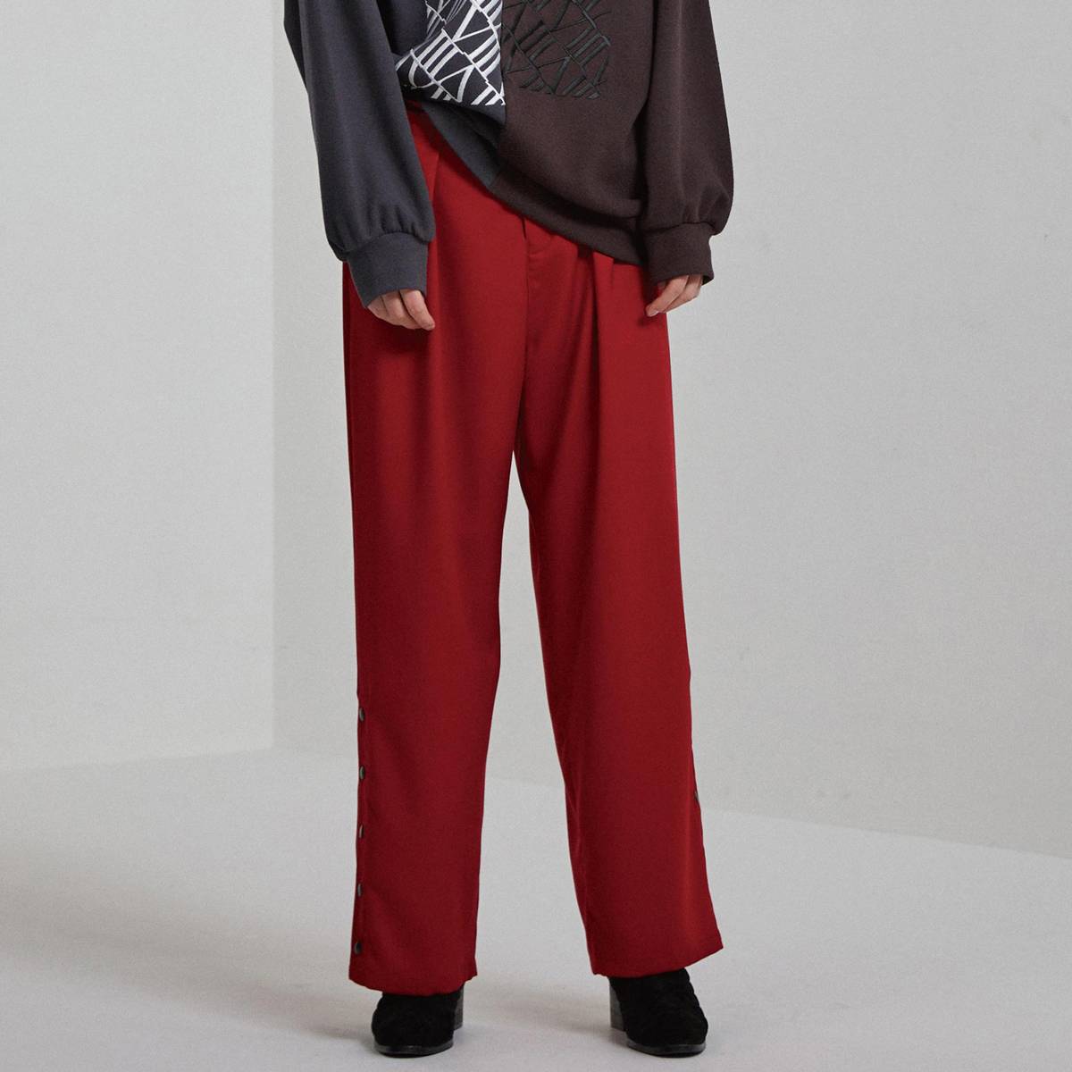 SHAREEF HEM SLIT PANTS (3色) 22712011 シャリーフ ヘム スリット 二重織 ドットボタン ワイドパンツ ツータック 柔らか 滑らか 肌触り パンツ 日本製 メンズ 送料無料